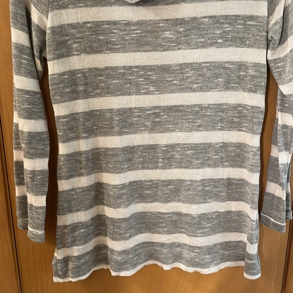 La Blanca Women’s Striped Hooded V Neck Swim Coverup Gray White Size Small - Picture 9 of 9